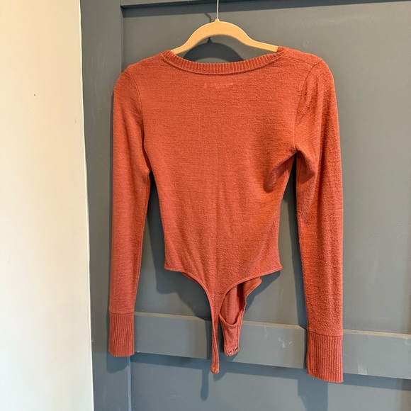Soft a&f thin sweaatwr bodysuit - rust colored - Picture 3 of 3